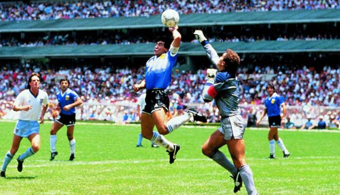 DIEGO-MARADONA-MANO-DIO