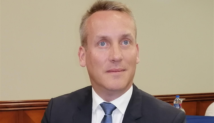 El director del programa comunitario de Asistencia Contra el Crimen Transnacional Organizado (EL PAcCTO), Xavier Cousquer, posa en entrevista con Efe, el 4 de mayo de 2022, en Quito (Ecuador).