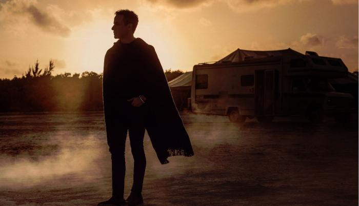 Fonseca, cantautor colombiano, que presenta su nuevo disco, Viajante.