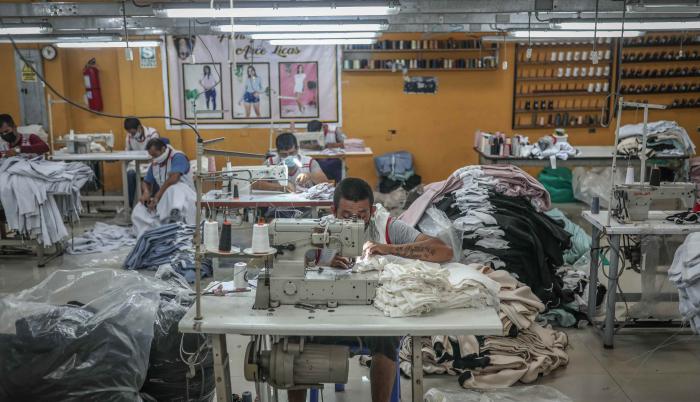La moda social teje re (8164965)