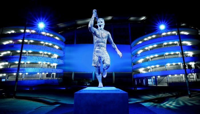 kun aguero estatua