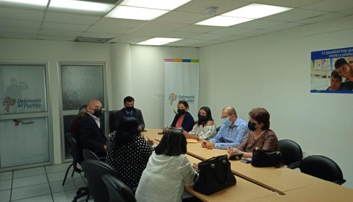 LOS COLECTIVOS SE REUNEN CON LA DEFENSORÍA PARA TOMAR ACCIONES LEGALES