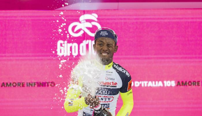 El director de Giro expresó sus deseos de ver pronto a Girmay sobre la bicicleta.