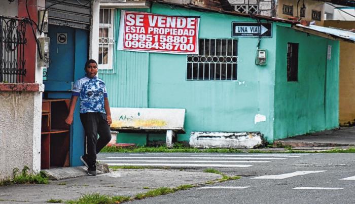 Consecuencia. Ante la ola de violencia, habitantes ponen en venta o alquiler sus viviendas y negocios.