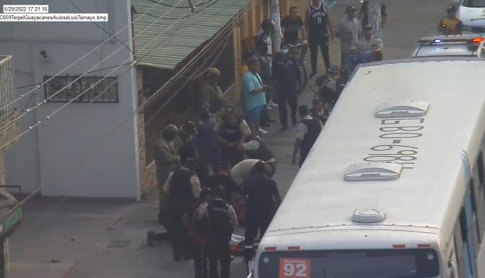 Detienen a delincuentes que habian asaltado un bus 3
