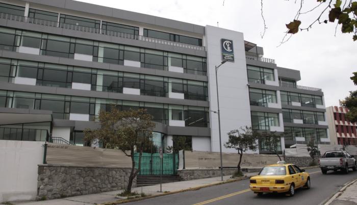 Fachada. Desde el exterior, las edificaciones lucen como si se tratase de una infraestructura nueva levantada en la zona.
