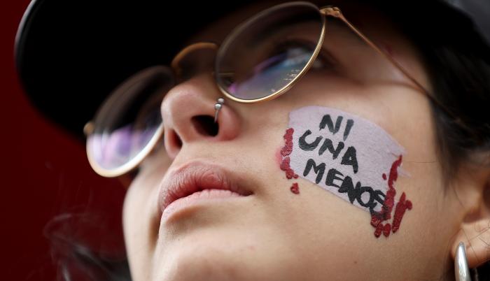 Un grupo de mujeres ecuatorianas organiza un plantón contra la violencia de género en Quito (Ecuador), en una fotografía de archivo.