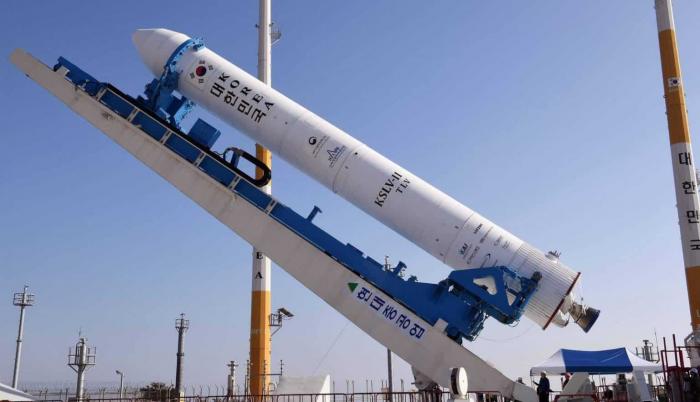 Con el cohete ya en la plataforma de lanzamiento, los técnicos del Instituto de Investigación Aeroespacial de Corea (KARI) detectaron este miércoles el funcionamiento incorrecto del componente.