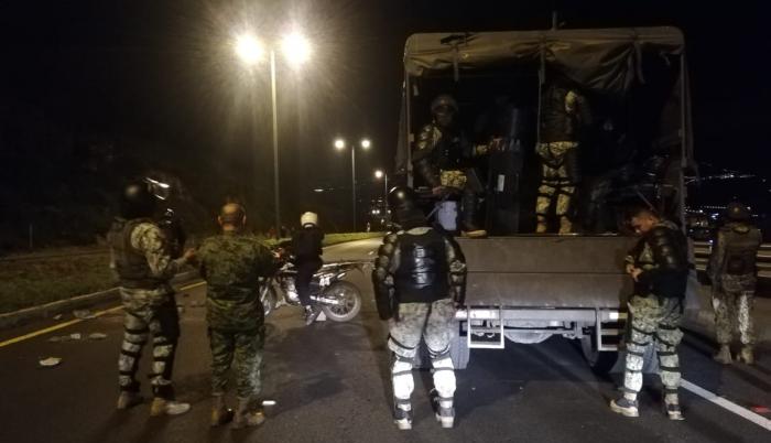 Militares llegan a la zona de San Miguel del Común en Calderón por las protestas del paro nacional.