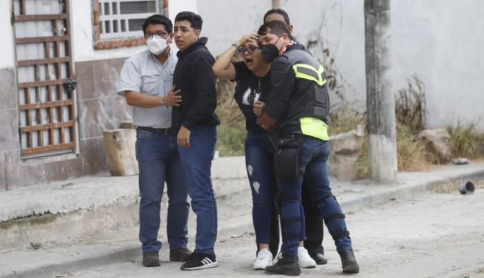 El cadáver quedó tendido junto a una camioneta que, de acuerdo a los vecinos, no era de su pertenencia, pero su motocicleta estaba a pocos metros.