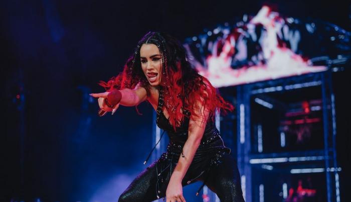 Pegada totalmente a un sonido popero, Lali no dejó pasar la oportunidad de refrescar el concierto y hacer bailar al público.