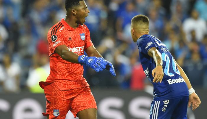 Pedro-Ortiz-Emelec-Hulk