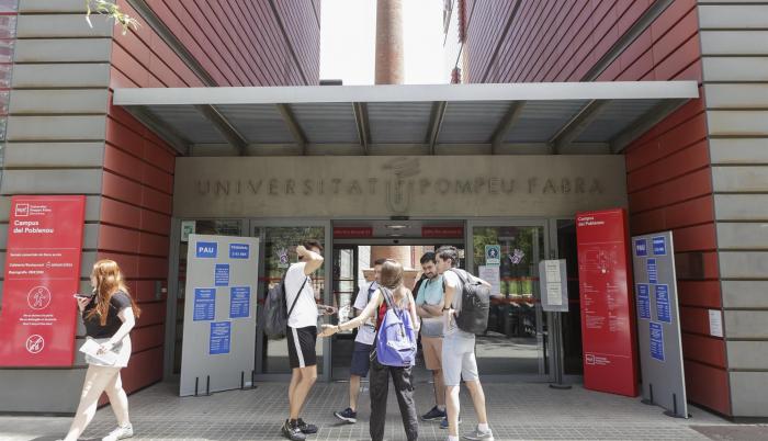 Referencia estudiantes de universidad