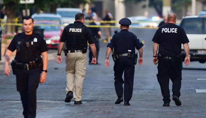 Policías