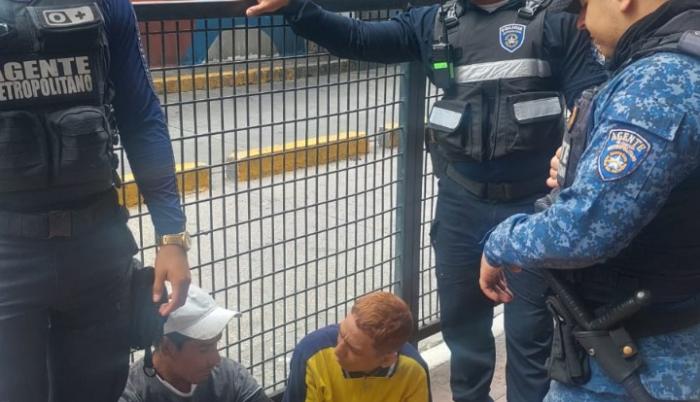 Agentes metropolitanos capturaron a 2 sujetos 2
