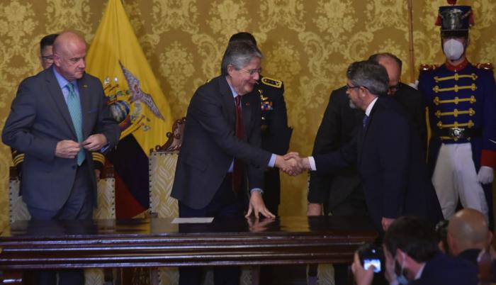 Escenario. Guillermo Lasso posesionó esta tarde al nuevo ministro de Salud tras la salida de Ximena Garzón.