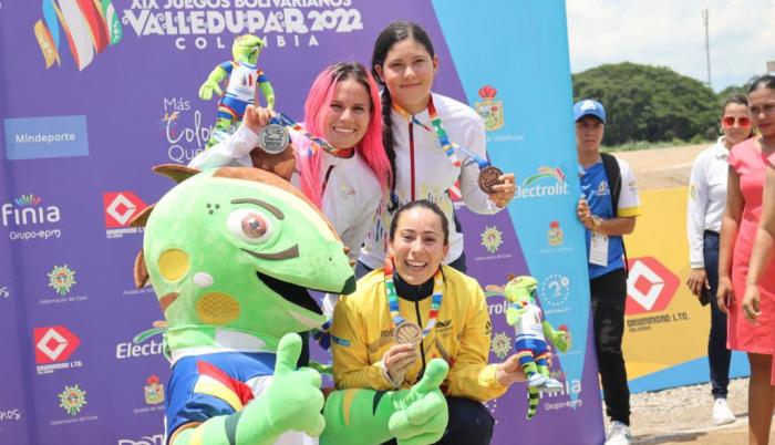 Doménica Azuero Doménica Mora BMX