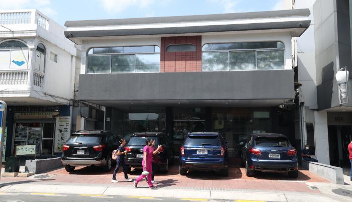 FACHADA EMPRESA JIK (8529654)
