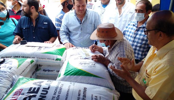EDULFO LOY VILLAMAR RECIBIO LA UREA SUBSIDIDA
