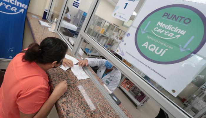 entrega de medicinas (8599386)