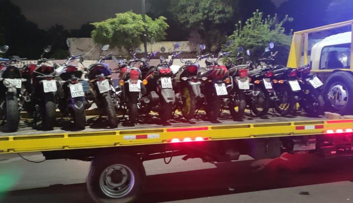 Motos
