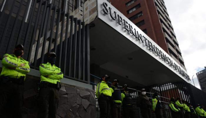 Superintendencia- Bancos- Policía