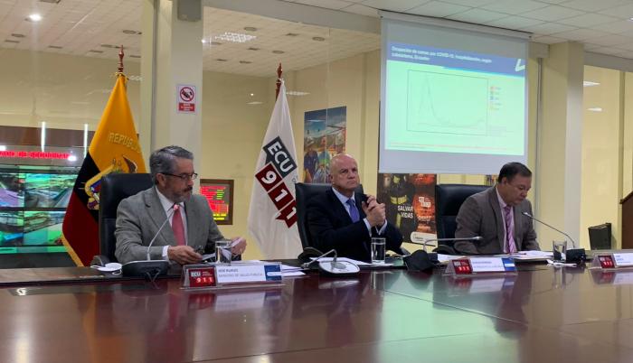 Autoridades del COE nacional en rueda prensa desde Quito.