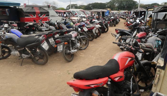 MOTOS