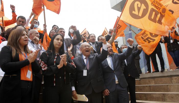 Nueva dirigencia de Izquierda Democrática presidida por Enrique Chávez