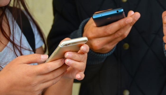 mobile-phones-1490691_1280
