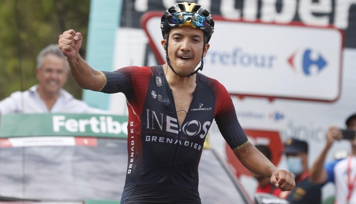 Richard Carapaz en el momento que ganó su primera etapa en la Vuelta a España.