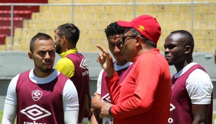 AUCAS-ENTRENAMIENTO-ESTADIO-CHILLAGALLO