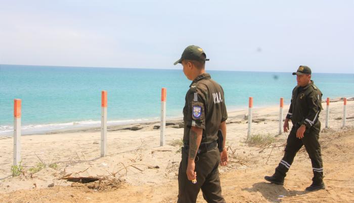 Santa Elena, construcción en playa