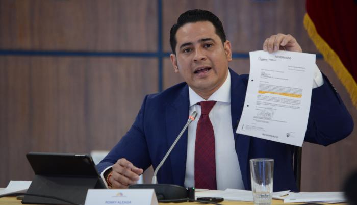 RONNY ALEAGA EN LA ASAMBLEA DENUNCIA A FERNANDO VILLAVICENCIO
