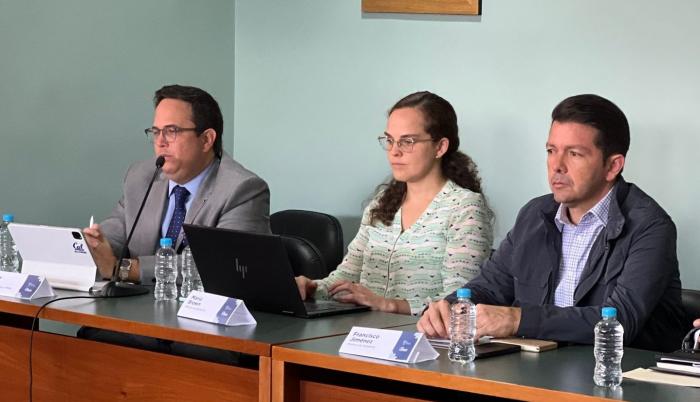 MINISTRO-DE-ENERGIA-XAVIER-VERA