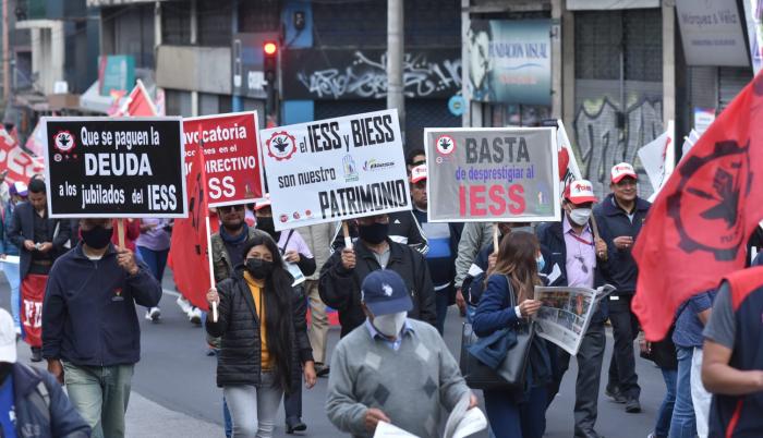 MARCHA DEL FUT Y LA UNE PRO EL PAGO DEL IESS
