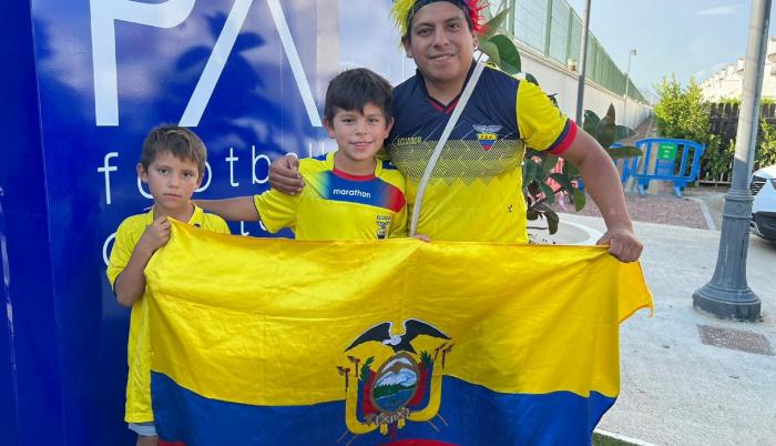 Hinchas Ecuador amistoso Murcia