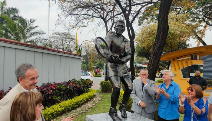 Monumento a deportista Francisco Segura Cano 3
