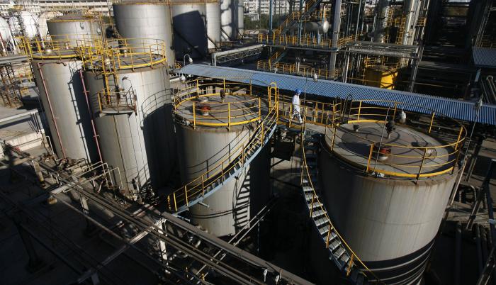 Refinería en China