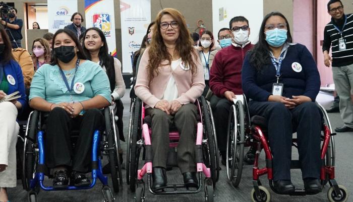 Asistencia. El programa busca garantizar el voto de las personas con discapacidad.