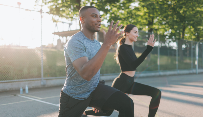 Referencial. Una pareja haciendo deportes.