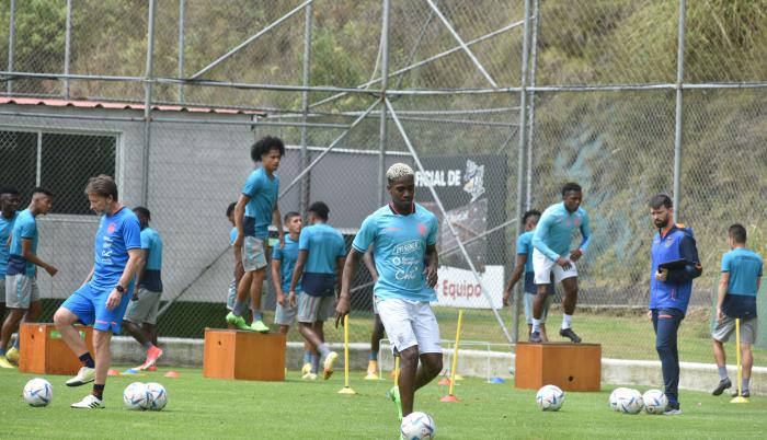 FELIX-TORRES-ENTRENAMIENTO-SELECCIÓN