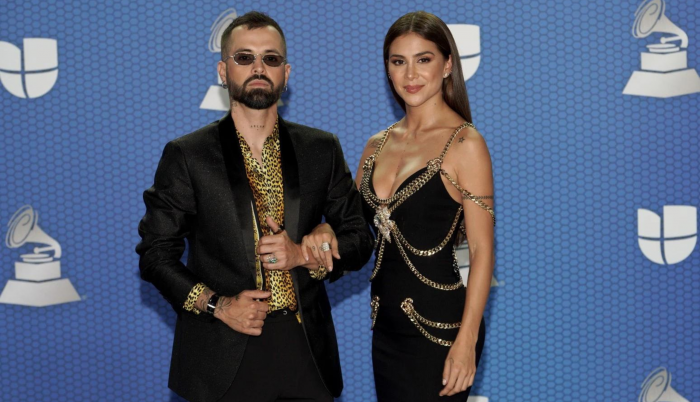 Mike Bahía y Greeicy.