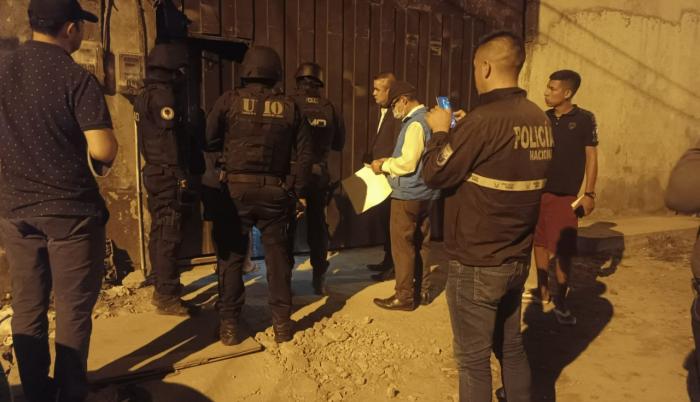 Licor- adulterado- policías