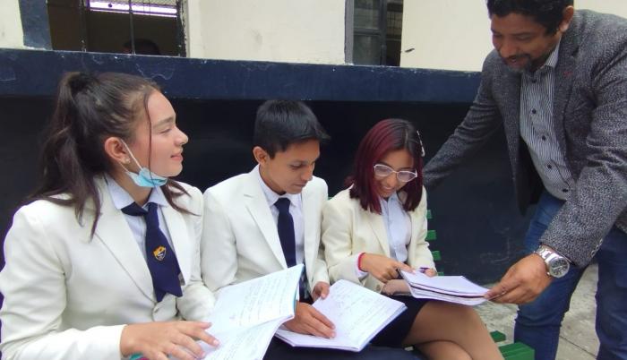 Aguirre Abad colegio
