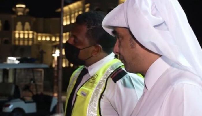 Rasmus-Tantholdt-is-confronted-by-officials-for-filming-in-Qatar-4405381