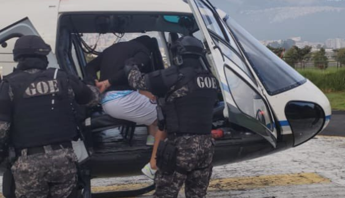 El traslado de uno de los reos.