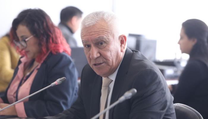 Escenario. El ministro de Defensa, Luis Lara, durante su intervención ante la Comisión de Seguridad de la Asamblea Nacional.