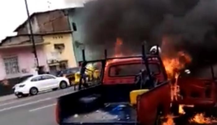 Hombre que incendió su vehículo
