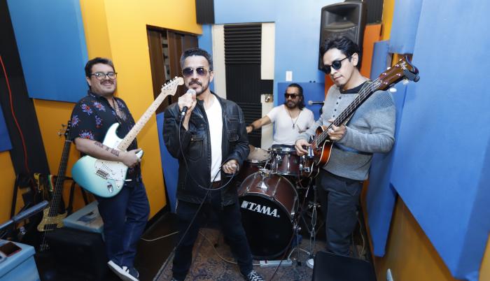 BANDA DE ROCK BAJO TIE (9880887)